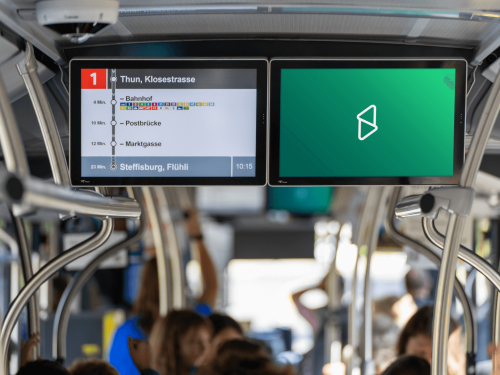 Screen im öffentlichen Verkehr